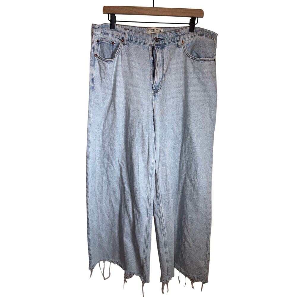 ABERCROMBIE & FITCH The Crop Wide Leg High Rise Raw Hem Light Wash Jeans 14